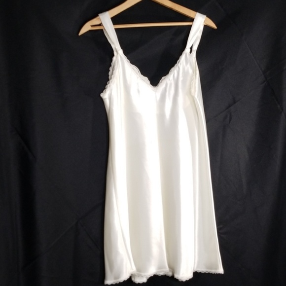 Jones New York shrug & lace nightgown wedding set - Picture 3 of 7